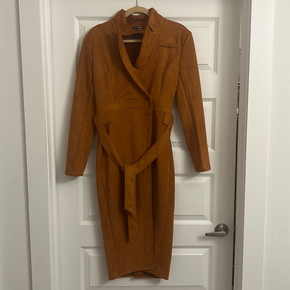 Fashion nova dress perfect for a holiday party dinner beautiful fit